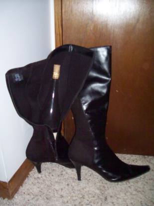picture of boot with wine bottle in it