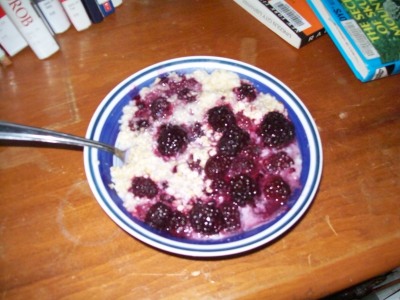 Oatmeal with Blackberries in it